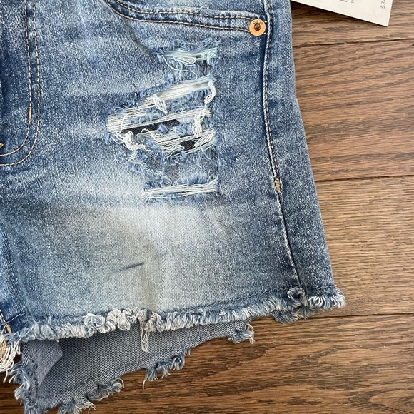 Aeropostale Stretchy High Rise Shorts - Medium Wash - Distressed - Raw Hem - NWT - Picture 8 of 12